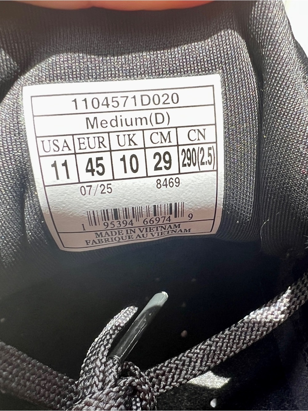 Brooks Men’s Black Athletic Trail Shoes. Never worn. - Picture 6 of 8